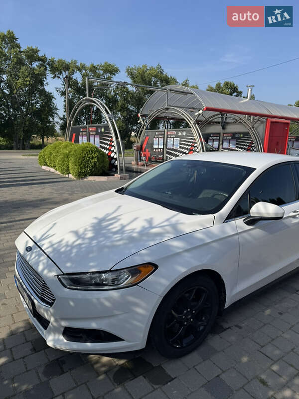 Седан Ford Fusion 2015 в Рудки