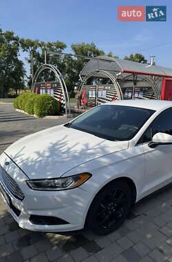 Седан Ford Fusion 2015 в 