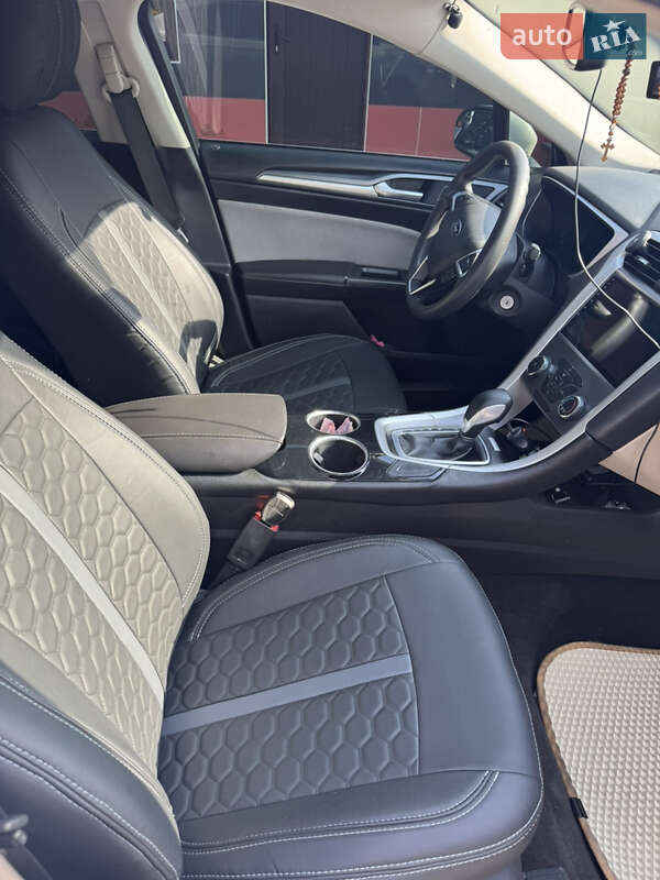 Седан Ford Fusion 2015 в Рудки