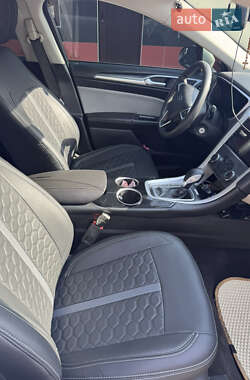 Седан Ford Fusion 2015 в 