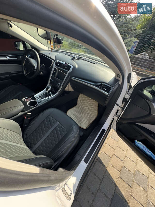 Седан Ford Fusion 2015 в Рудки