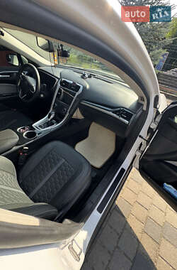 Седан Ford Fusion 2015 в 