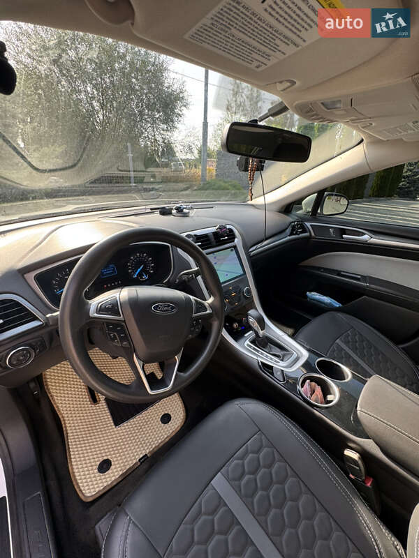 Седан Ford Fusion 2015 в Рудки