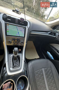 Седан Ford Fusion 2015 в 