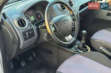 Хэтчбек Ford Fusion 2010 в 