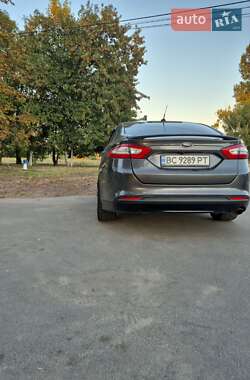 Седан Ford Fusion 2016 в 
