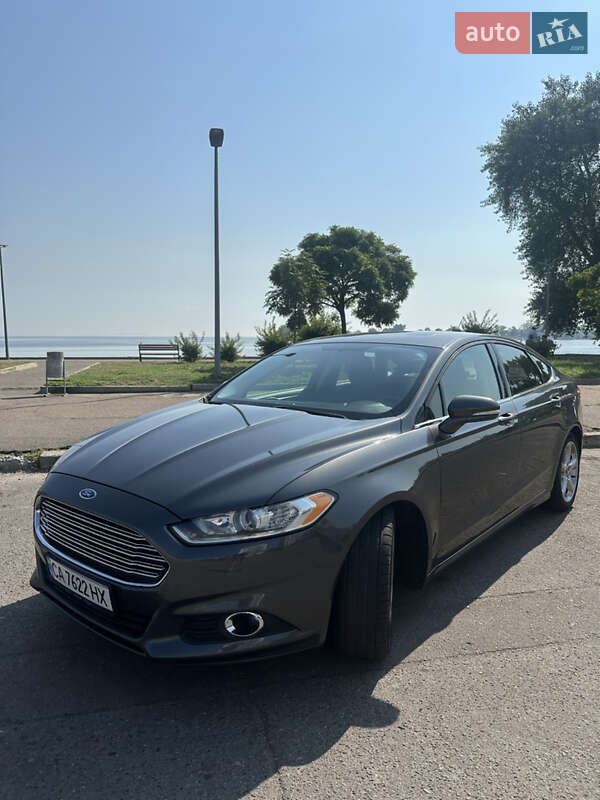 Седан Ford Fusion 2015 в 