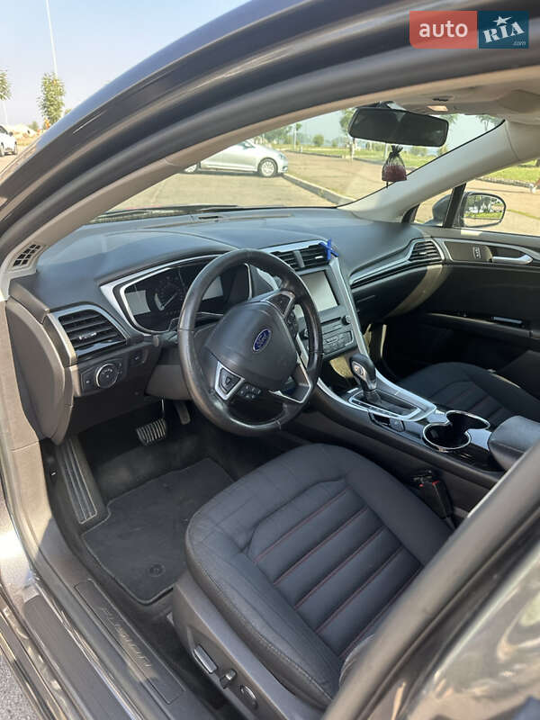Седан Ford Fusion 2015 в Черкасах