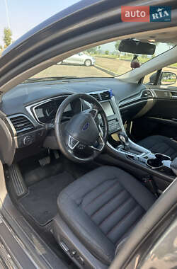 Седан Ford Fusion 2015 в 