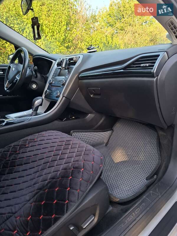 Седан Ford Fusion 2014 в Гусятине