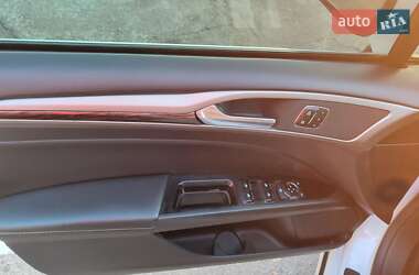 Седан Ford Fusion 2013 в 