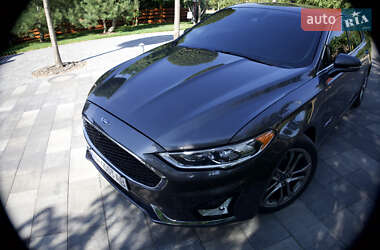 Седан Ford Fusion 2019 в 