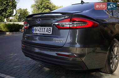 Седан Ford Fusion 2019 в 