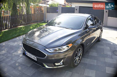 Седан Ford Fusion 2019 в 