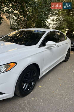 Седан Ford Fusion 2015 в 