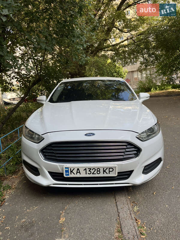 Седан Ford Fusion 2015 в 