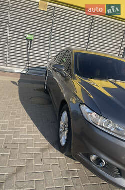 Седан Ford Fusion 2014 в 