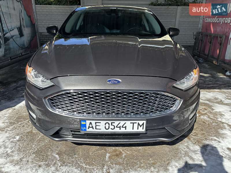 Седан Ford Fusion 2019 в 
