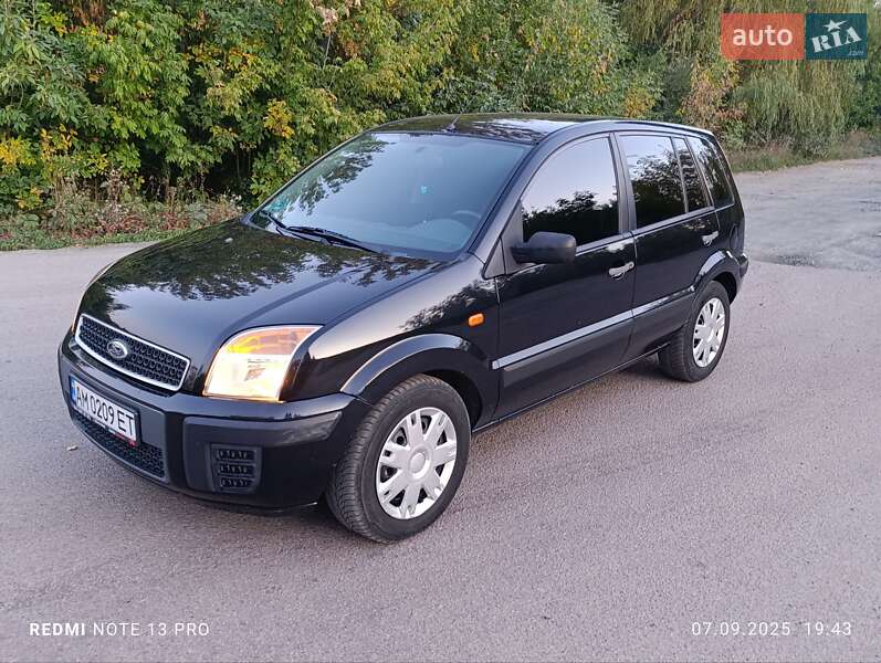Хэтчбек Ford Fusion 2005 в 