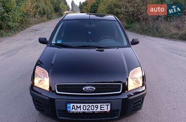 Хэтчбек Ford Fusion 2005 в 