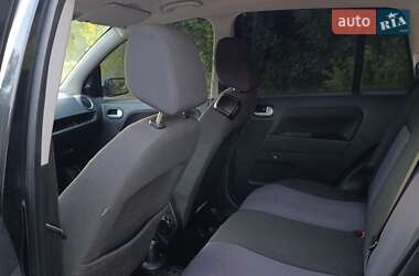 Хэтчбек Ford Fusion 2005 в 