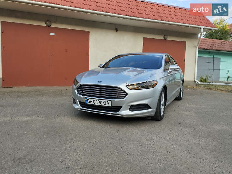 Седан Ford Fusion 2016 в 