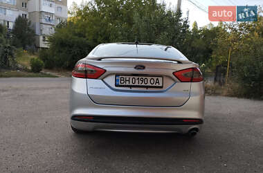 Седан Ford Fusion 2016 в 