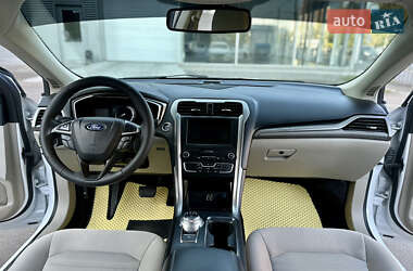 Седан Ford Fusion 2019 в 
