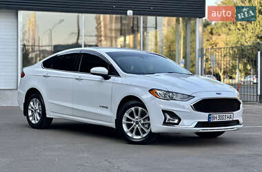 Седан Ford Fusion 2019 в 