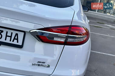 Седан Ford Fusion 2019 в 