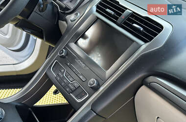 Седан Ford Fusion 2019 в 