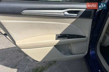 Седан Ford Fusion 2015 в 