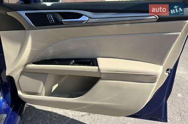 Седан Ford Fusion 2015 в 
