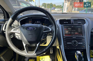 Седан Ford Fusion 2015 в 