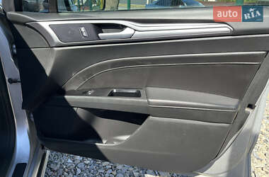Седан Ford Fusion 2015 в 