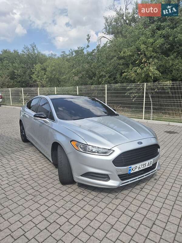 Седан Ford Fusion 2016 в 