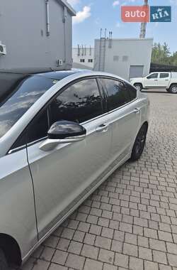 Седан Ford Fusion 2016 в 