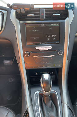 Седан Ford Fusion 2013 в 