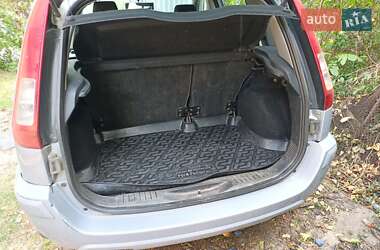 Хэтчбек Ford Fusion 2011 в 