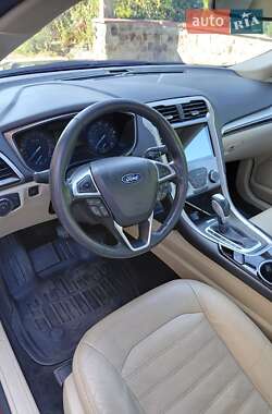 Седан Ford Fusion 2014 в Сокале