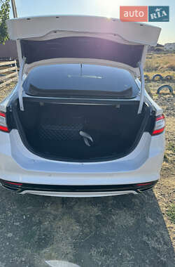 Седан Ford Fusion 2014 в 