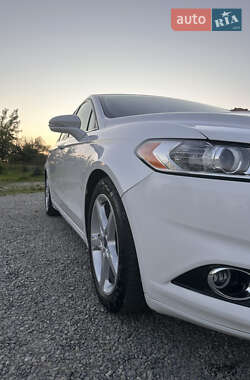 Седан Ford Fusion 2013 в 