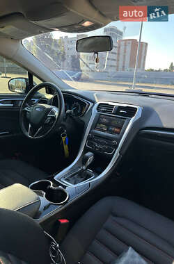 Седан Ford Fusion 2015 в 
