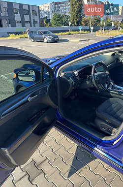 Седан Ford Fusion 2015 в 