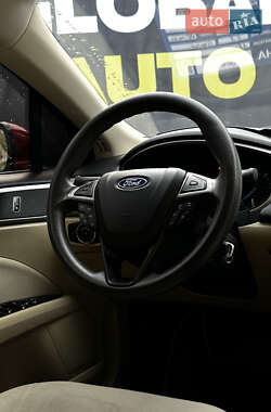 Седан Ford Fusion 2015 в 