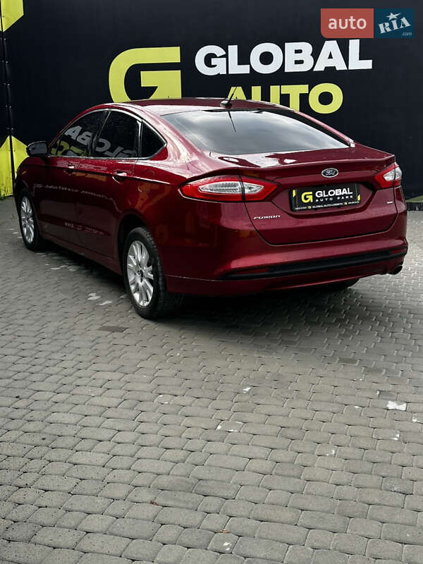 Седан Ford Fusion 2015 в Львове