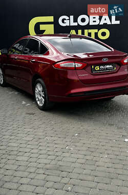 Седан Ford Fusion 2015 в 