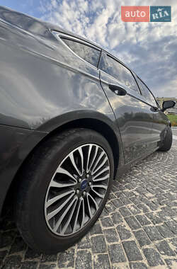 Седан Ford Fusion 2016 в 