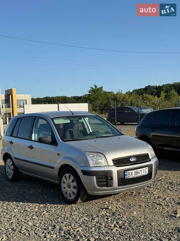 Хэтчбек Ford Fusion 2003 в 