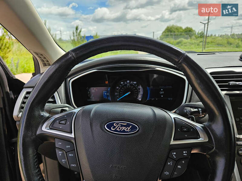 Седан Ford Fusion 2016 в Ровно